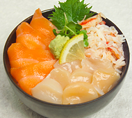 三色丼 (サーモン、ほたて、たらばほぐし)
