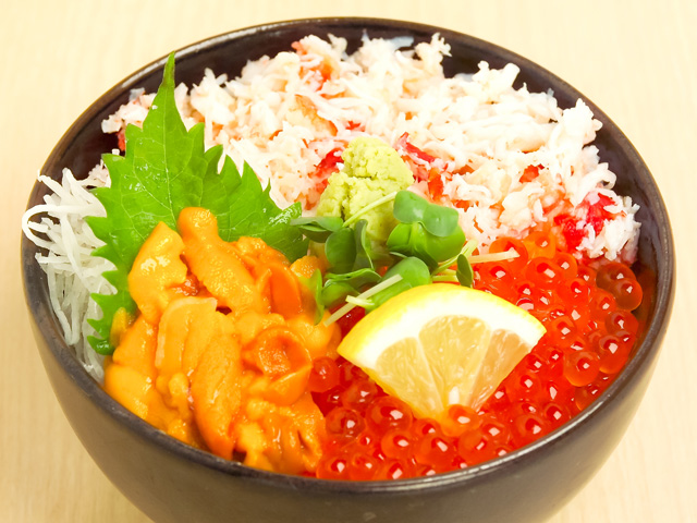 三色丼(かに、いくら、うに)
