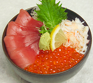 三色丼 (まぐろ、いくら、たらばほぐし)